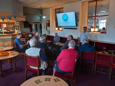 Geoff starting his talk on Audio Ampliers.
